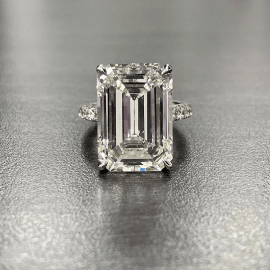 Ava | Elegant Emerald Cut Ring