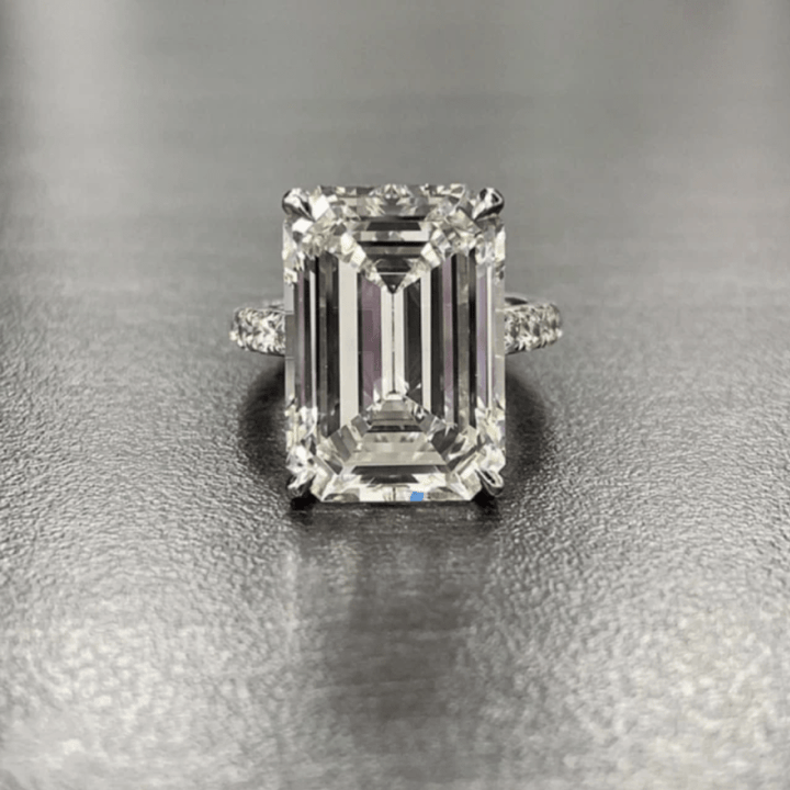 Ava | Elegant Emerald Cut Ring