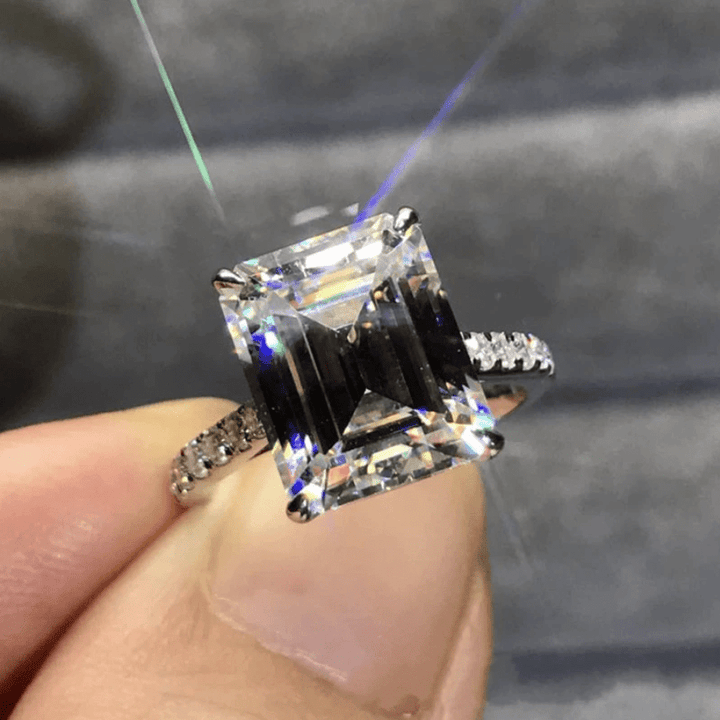 Ava | Elegant Emerald Cut Ring
