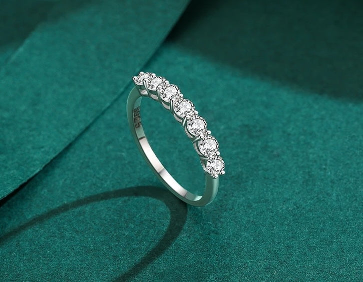 Babette | Sparkling Round Band Ring