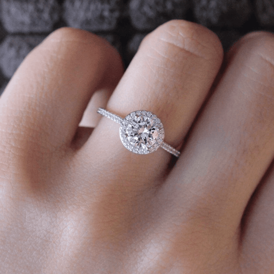 Emma | Halo Diamond Ring